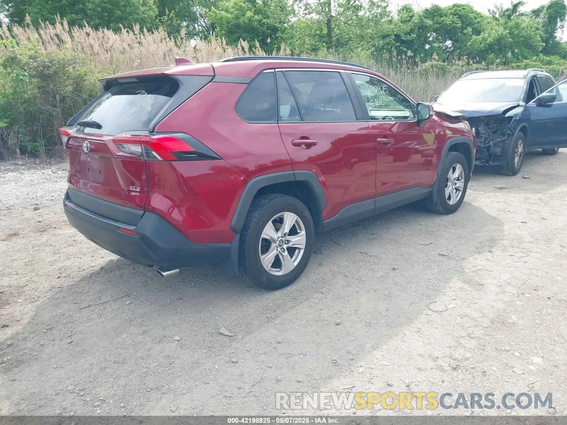 4 Photograph of a damaged car JTMP1RFV2KD021348 TOYOTA RAV4 2019