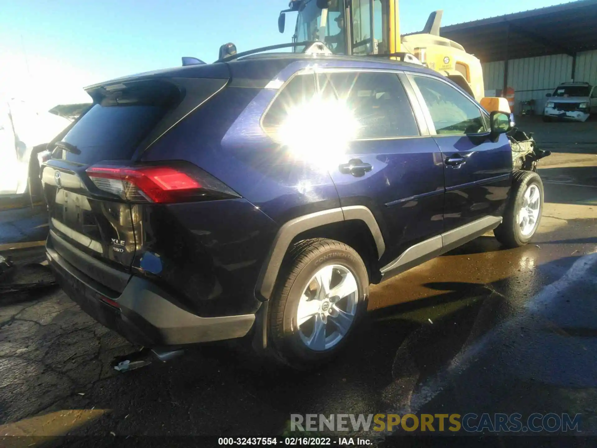 4 Photograph of a damaged car JTMP1RFV2KD022709 TOYOTA RAV4 2019