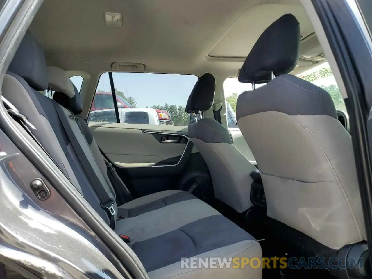 11 Photograph of a damaged car JTMP1RFV2KD030700 TOYOTA RAV4 2019