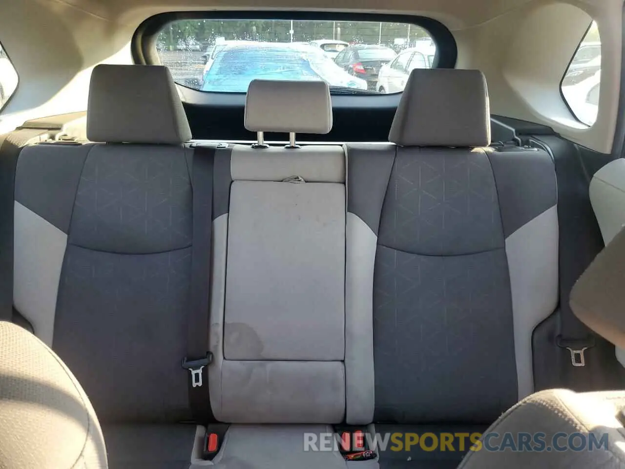 10 Photograph of a damaged car JTMP1RFV2KD037713 TOYOTA RAV4 2019