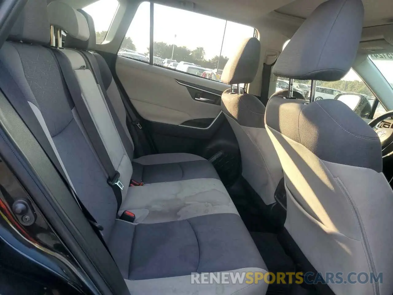 11 Photograph of a damaged car JTMP1RFV2KD037713 TOYOTA RAV4 2019