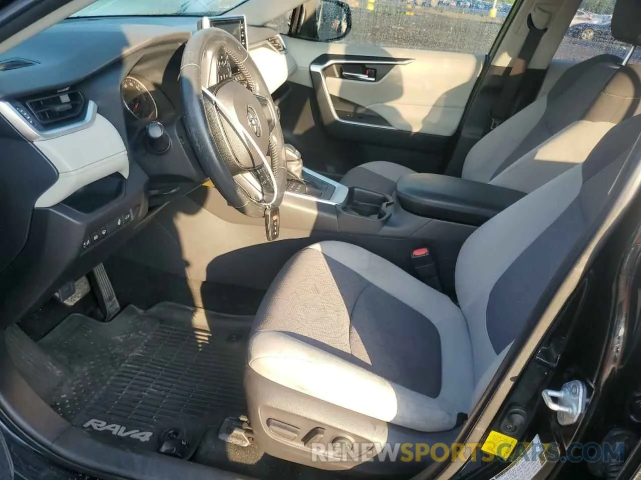 7 Photograph of a damaged car JTMP1RFV2KD037713 TOYOTA RAV4 2019