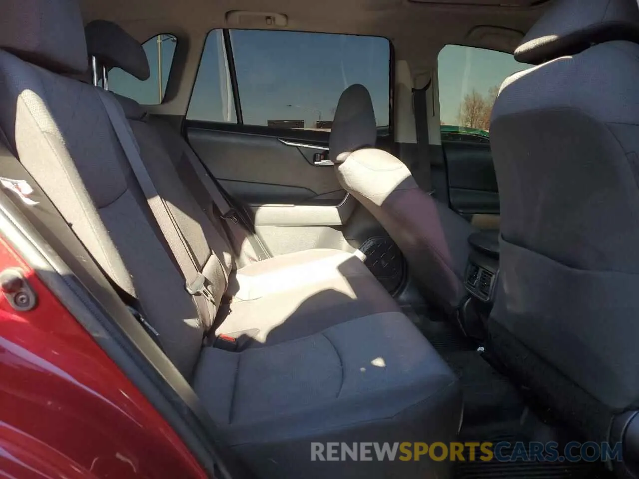 11 Photograph of a damaged car JTMP1RFV2KD039171 TOYOTA RAV4 2019