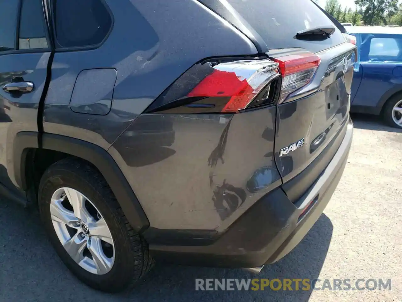 10 Photograph of a damaged car JTMP1RFV2KD045102 TOYOTA RAV4 2019