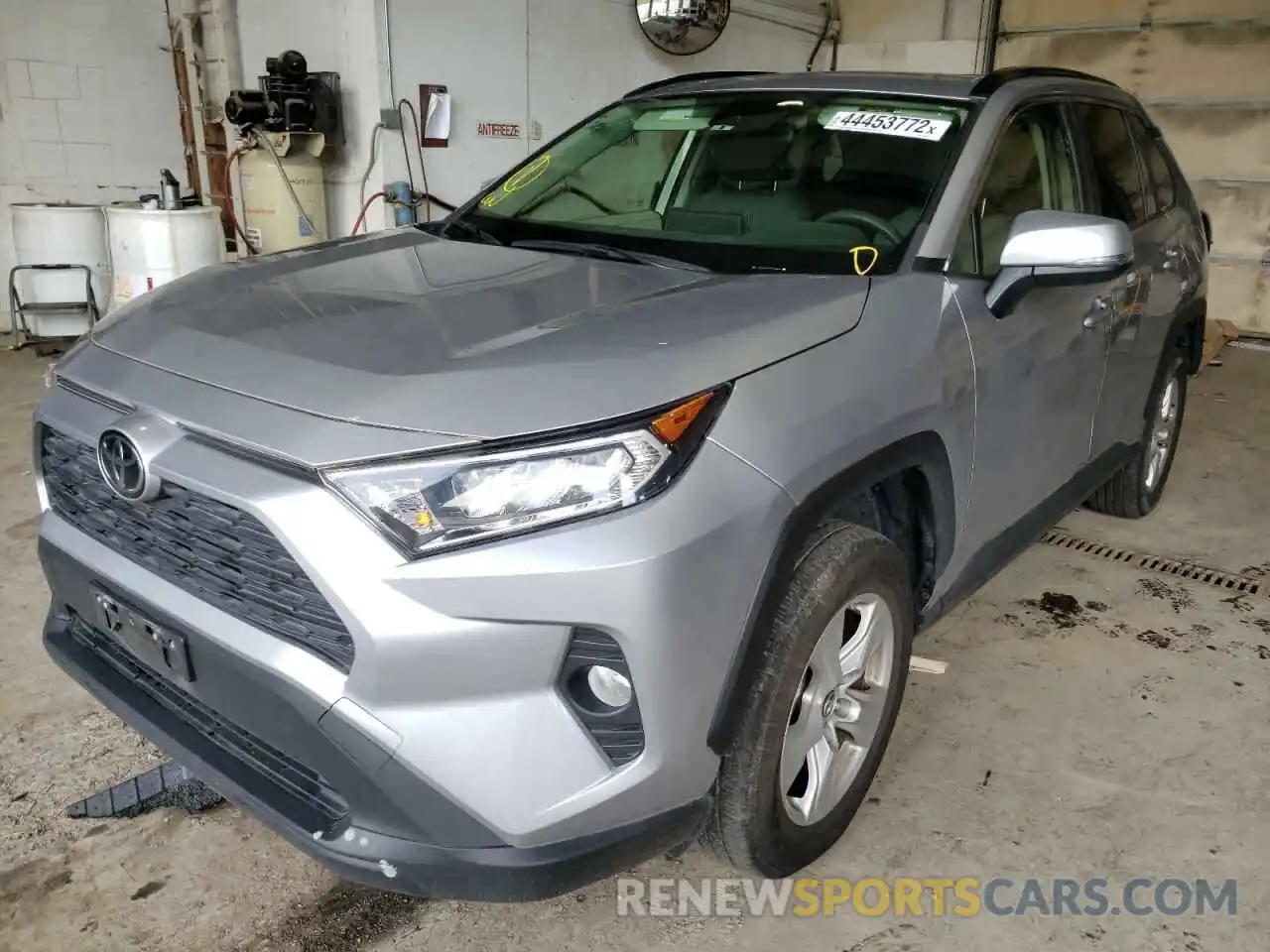 2 Photograph of a damaged car JTMP1RFV3KD028406 TOYOTA RAV4 2019