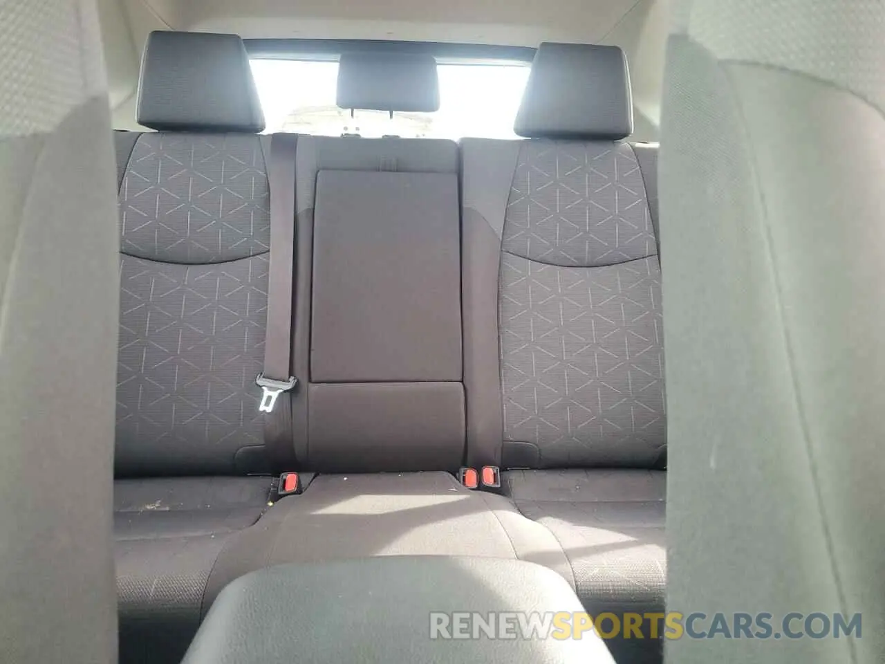 10 Photograph of a damaged car JTMP1RFV3KD034965 TOYOTA RAV4 2019