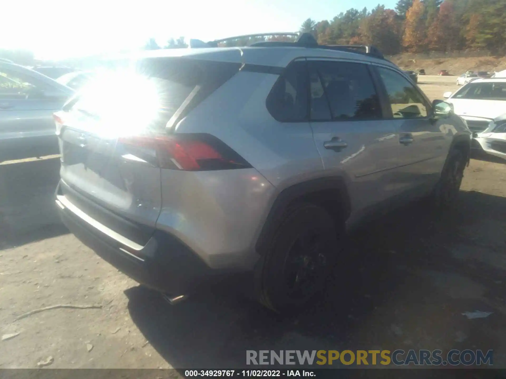 4 Photograph of a damaged car JTMP1RFV3KD042368 TOYOTA RAV4 2019