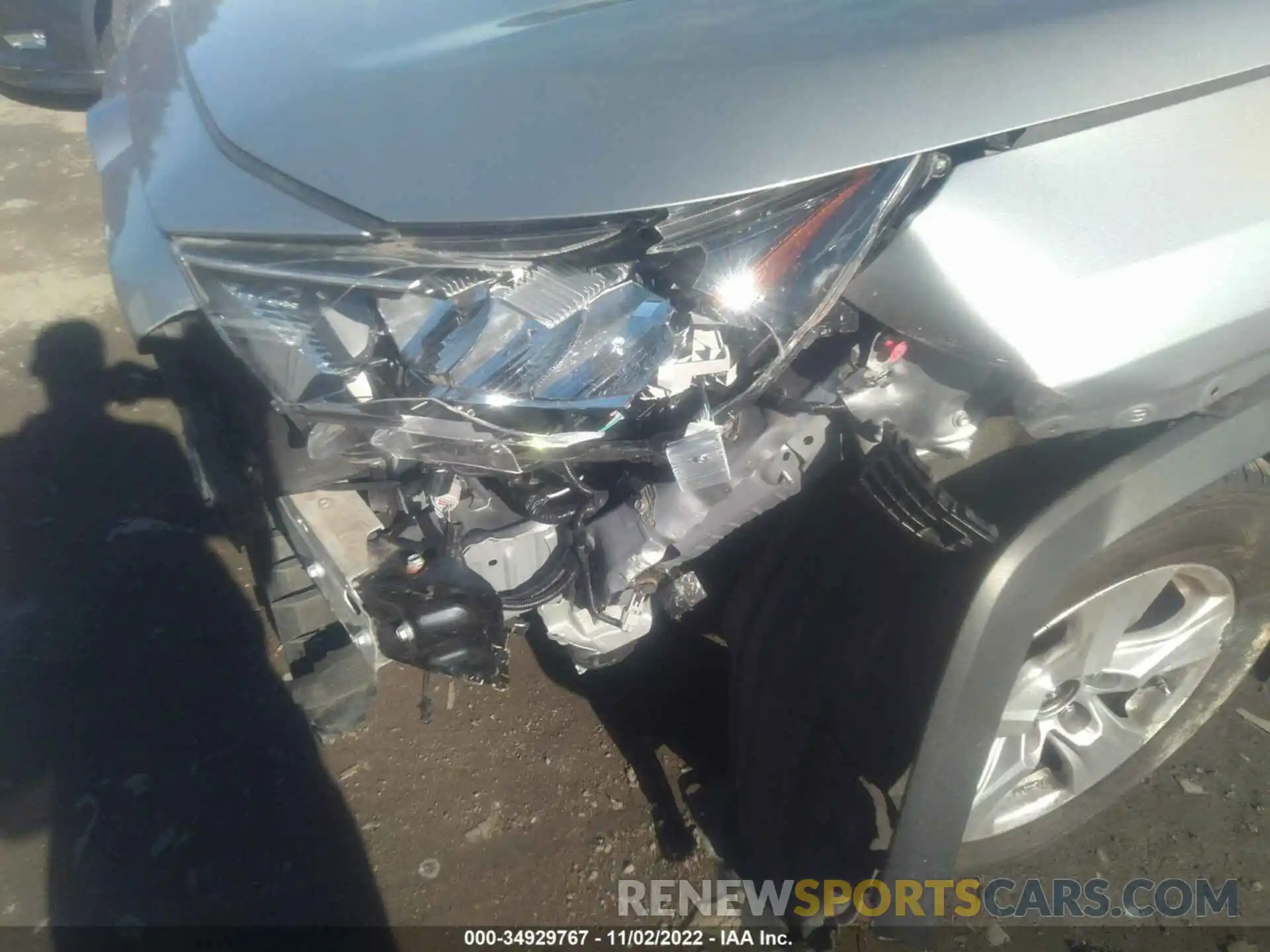 6 Photograph of a damaged car JTMP1RFV3KD042368 TOYOTA RAV4 2019