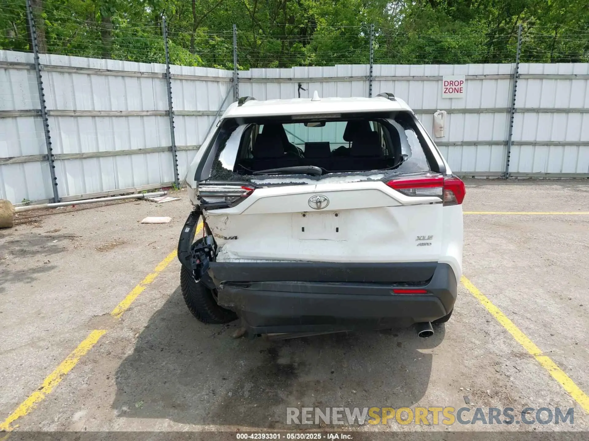16 Photograph of a damaged car JTMP1RFV3KD046162 TOYOTA RAV4 2019