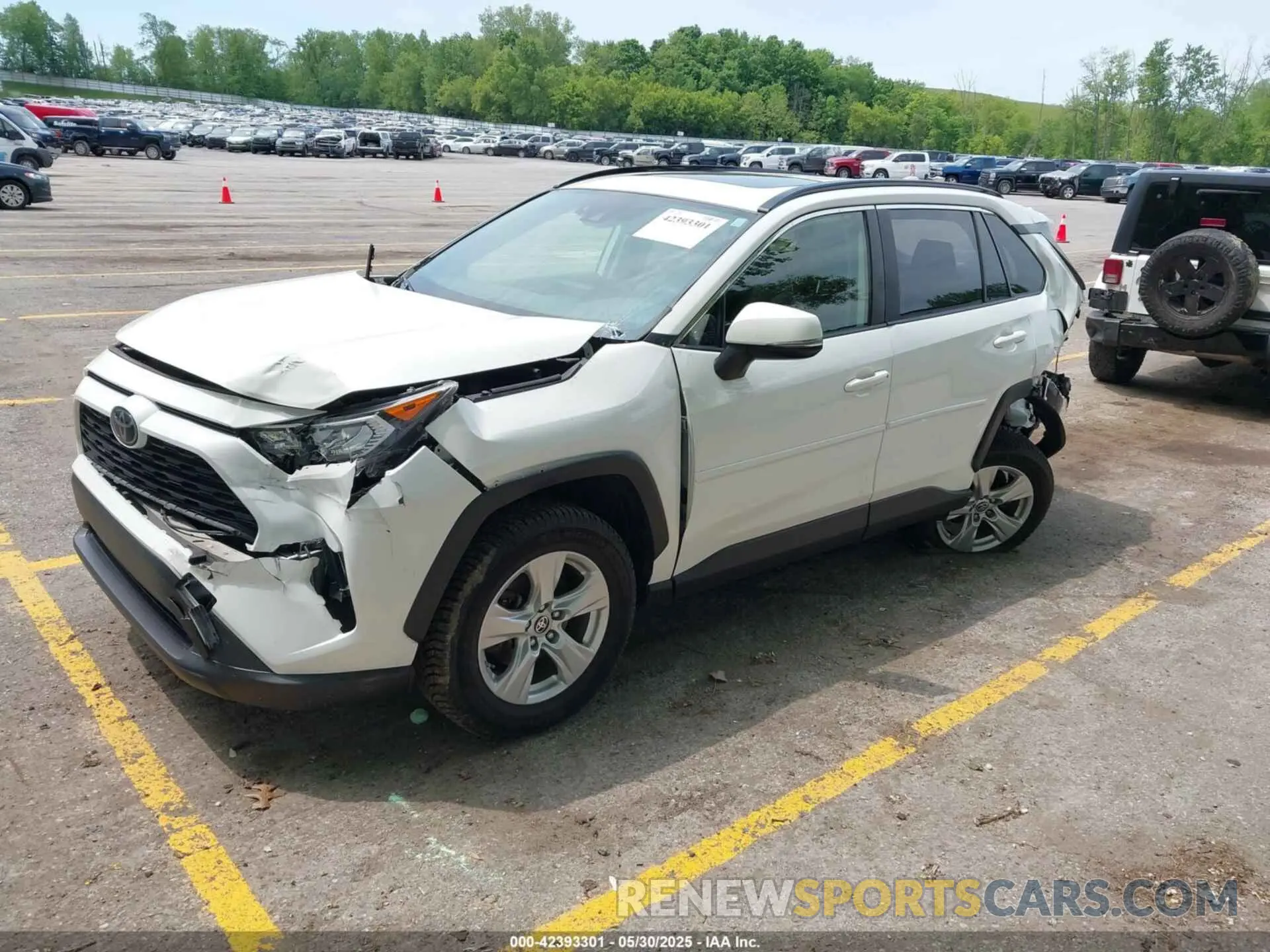 2 Photograph of a damaged car JTMP1RFV3KD046162 TOYOTA RAV4 2019