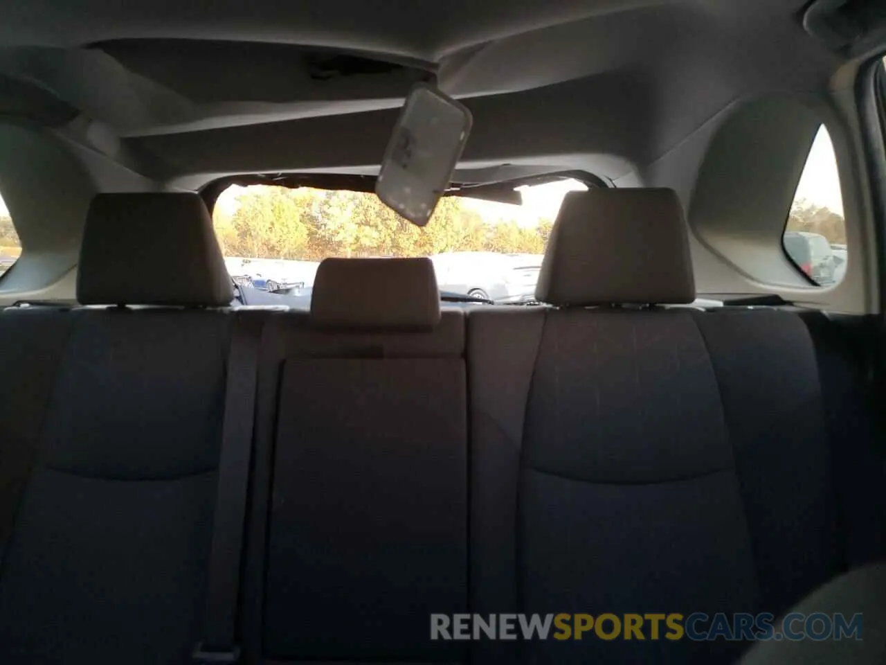 10 Photograph of a damaged car JTMP1RFV3KD501303 TOYOTA RAV4 2019