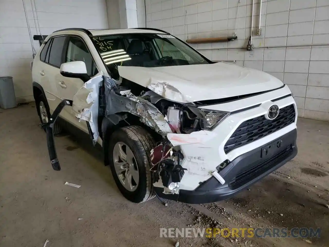 1 Photograph of a damaged car JTMP1RFV3KD502564 TOYOTA RAV4 2019