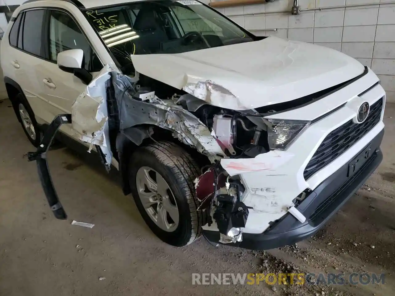 9 Photograph of a damaged car JTMP1RFV3KD502564 TOYOTA RAV4 2019