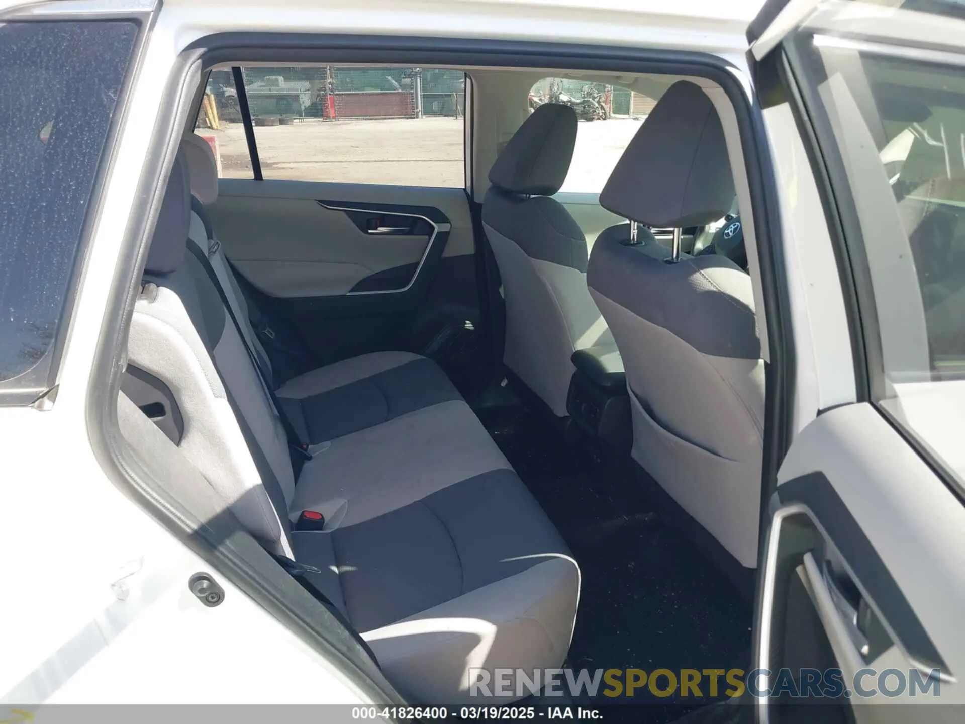 8 Photograph of a damaged car JTMP1RFV3KD503617 TOYOTA RAV4 2019