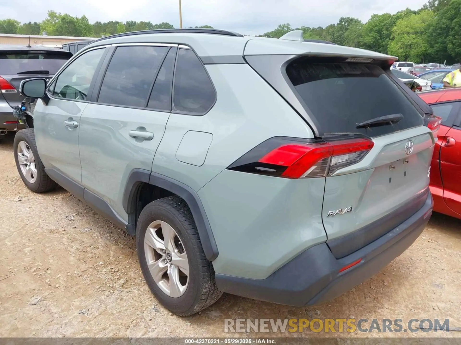 3 Photograph of a damaged car JTMP1RFV3KJ015267 TOYOTA RAV4 2019
