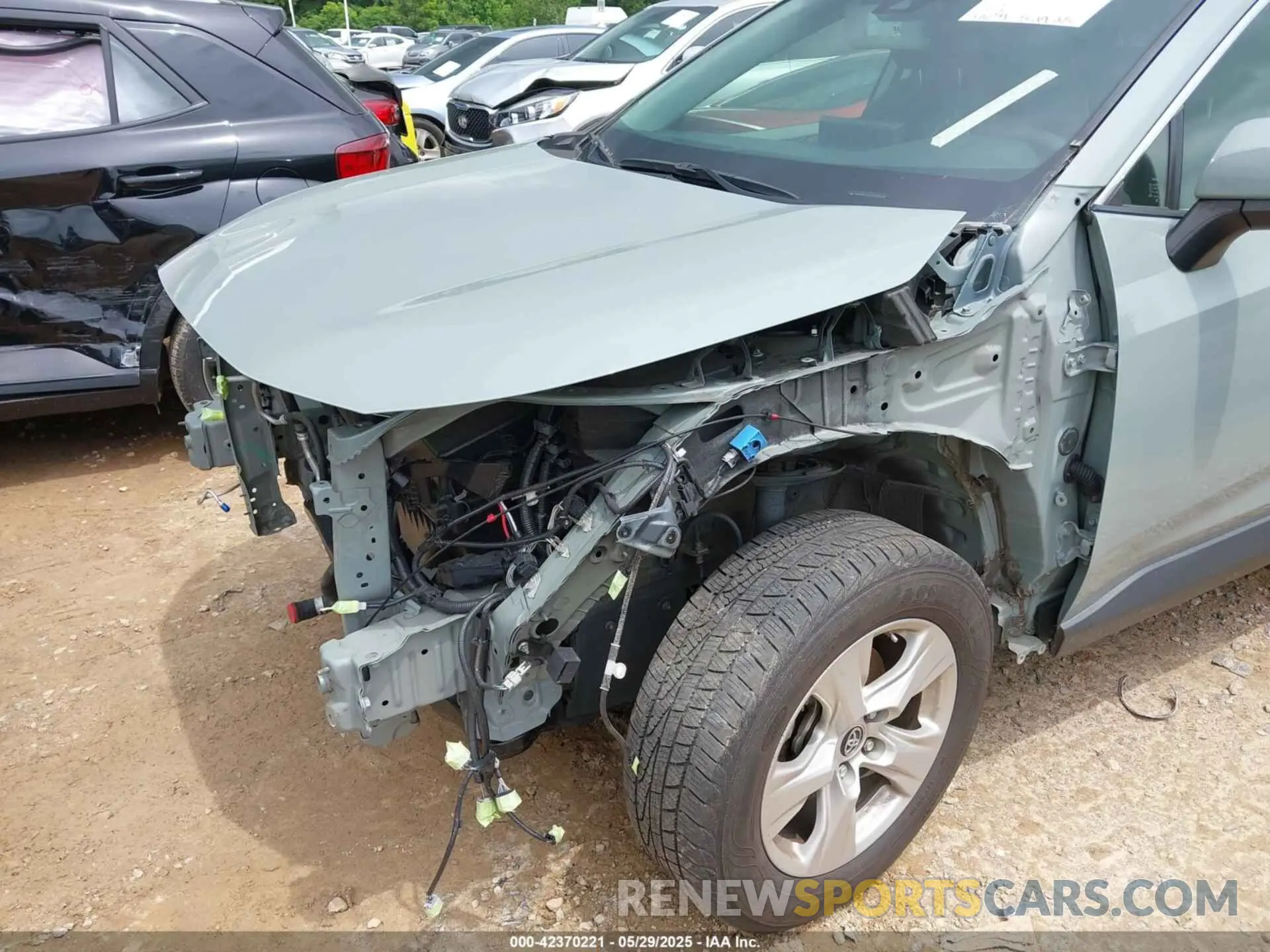 6 Photograph of a damaged car JTMP1RFV3KJ015267 TOYOTA RAV4 2019