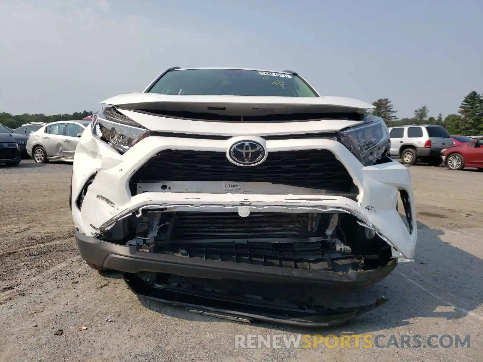 9 Photograph of a damaged car JTMP1RFV3KJ017732 TOYOTA RAV4 2019