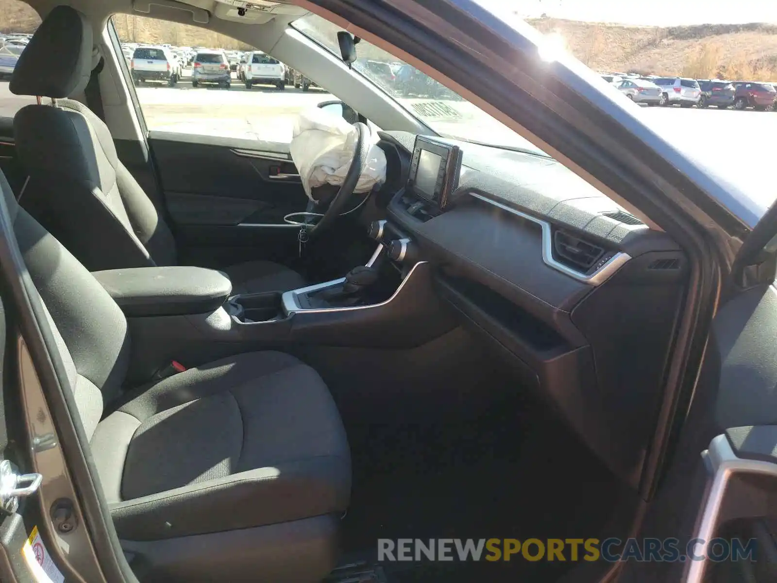 5 Photograph of a damaged car JTMP1RFV4KD003501 TOYOTA RAV4 2019