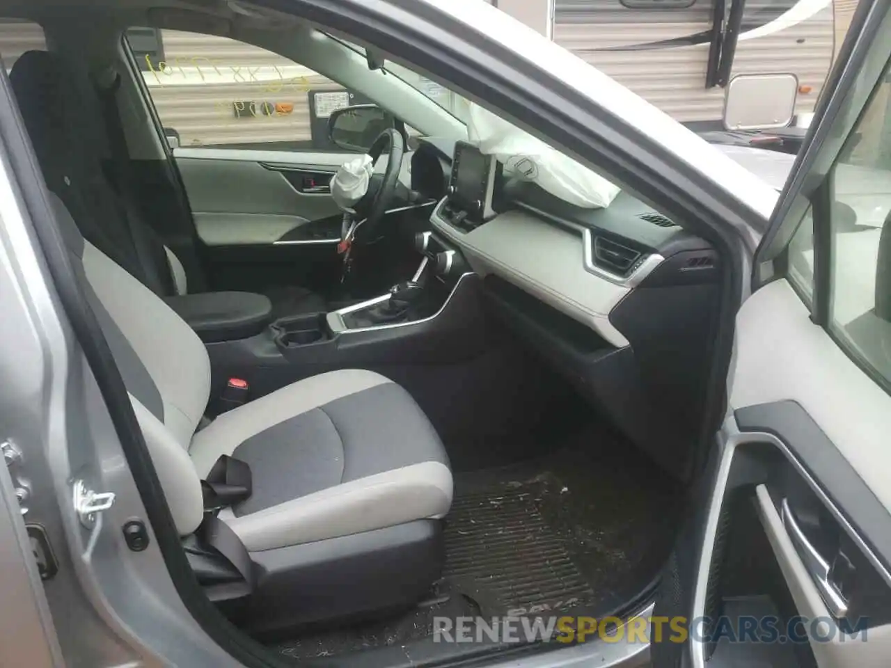 5 Photograph of a damaged car JTMP1RFV4KJ023507 TOYOTA RAV4 2019