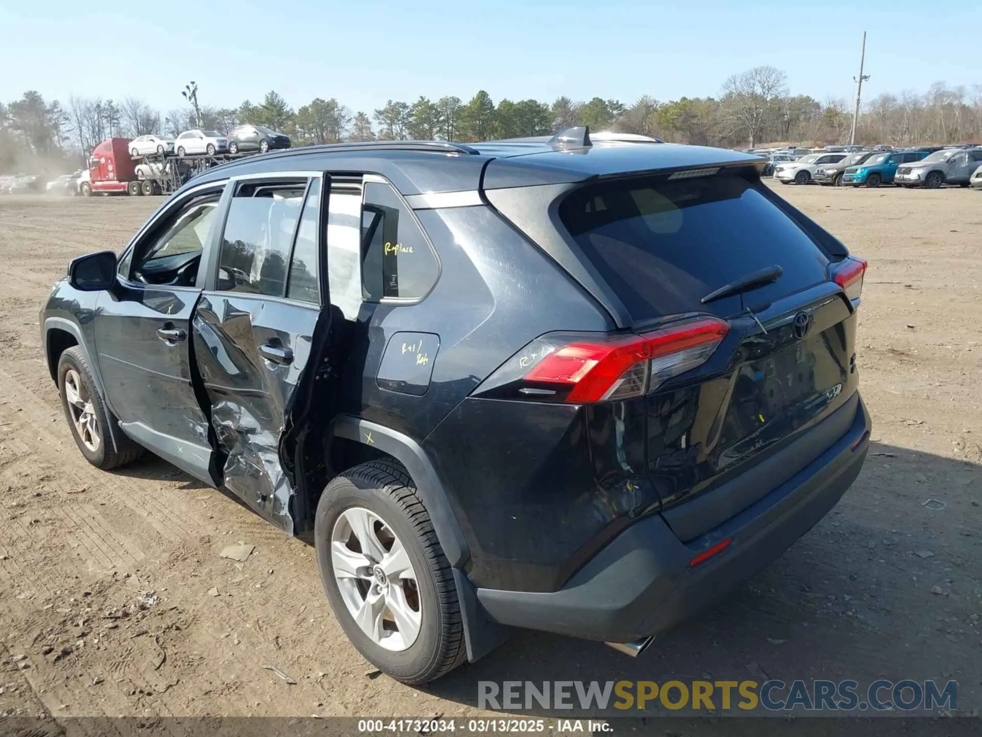 14 Photograph of a damaged car JTMP1RFV5KD009839 TOYOTA RAV4 2019