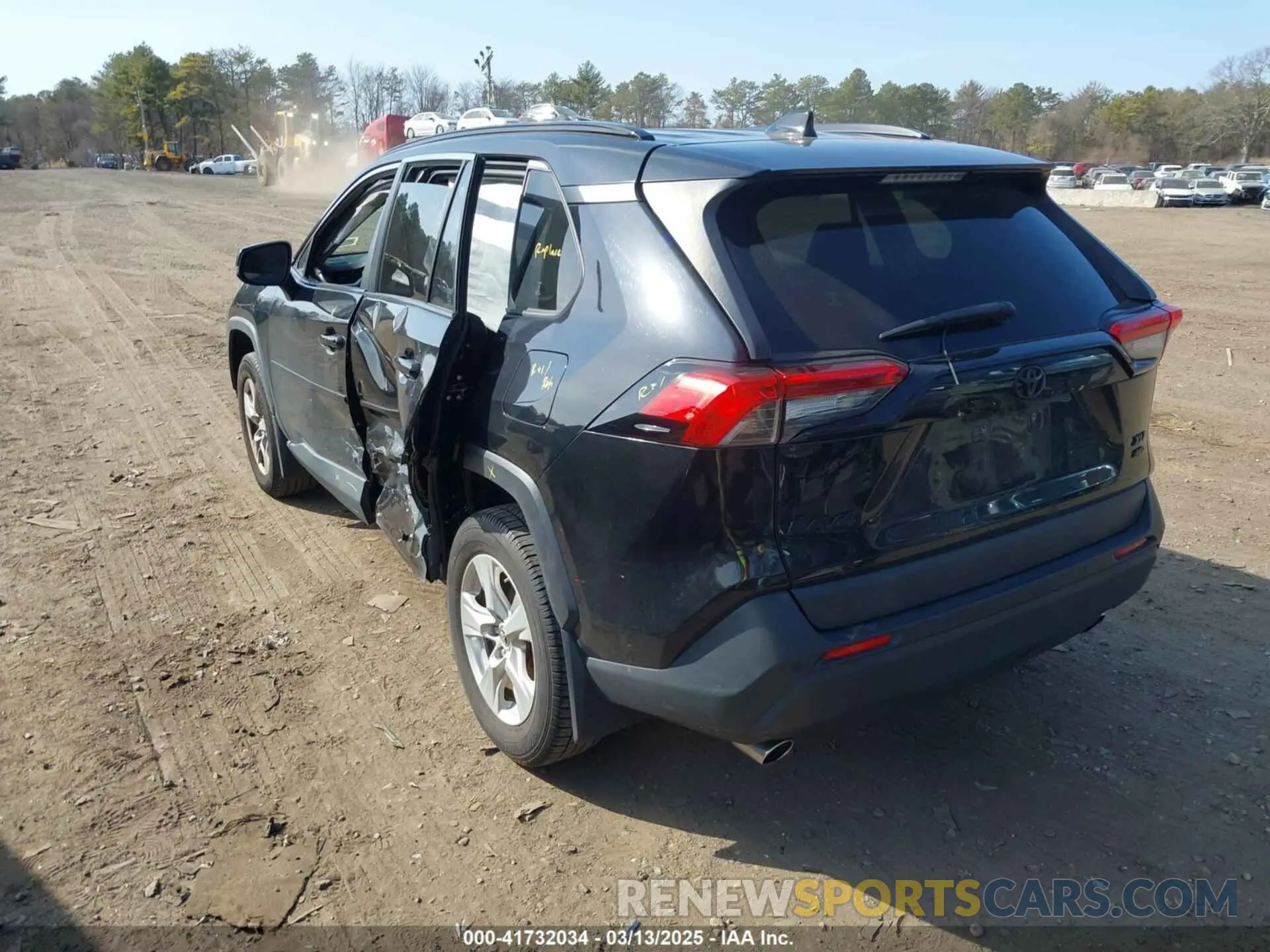 3 Photograph of a damaged car JTMP1RFV5KD009839 TOYOTA RAV4 2019