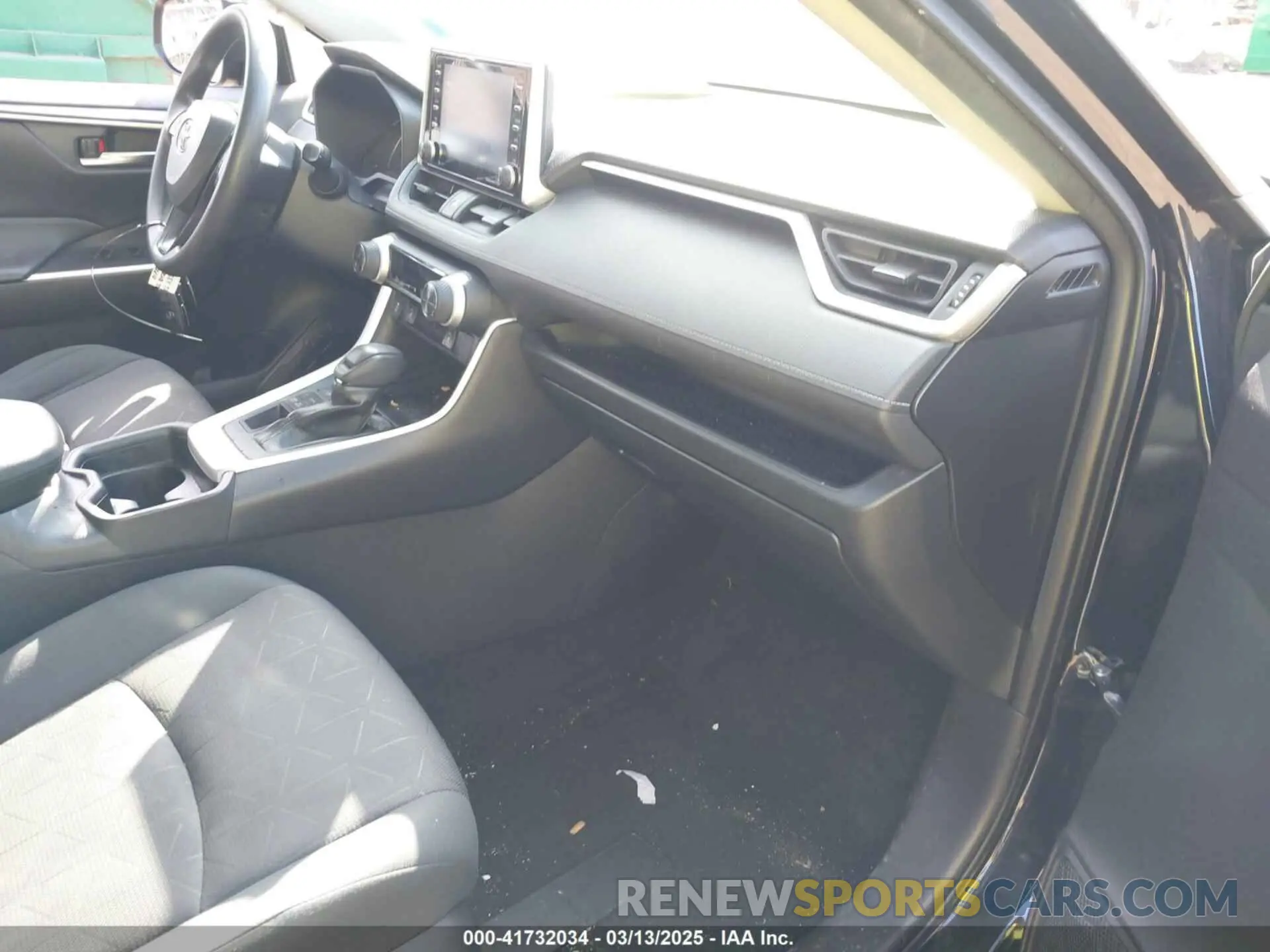 5 Photograph of a damaged car JTMP1RFV5KD009839 TOYOTA RAV4 2019