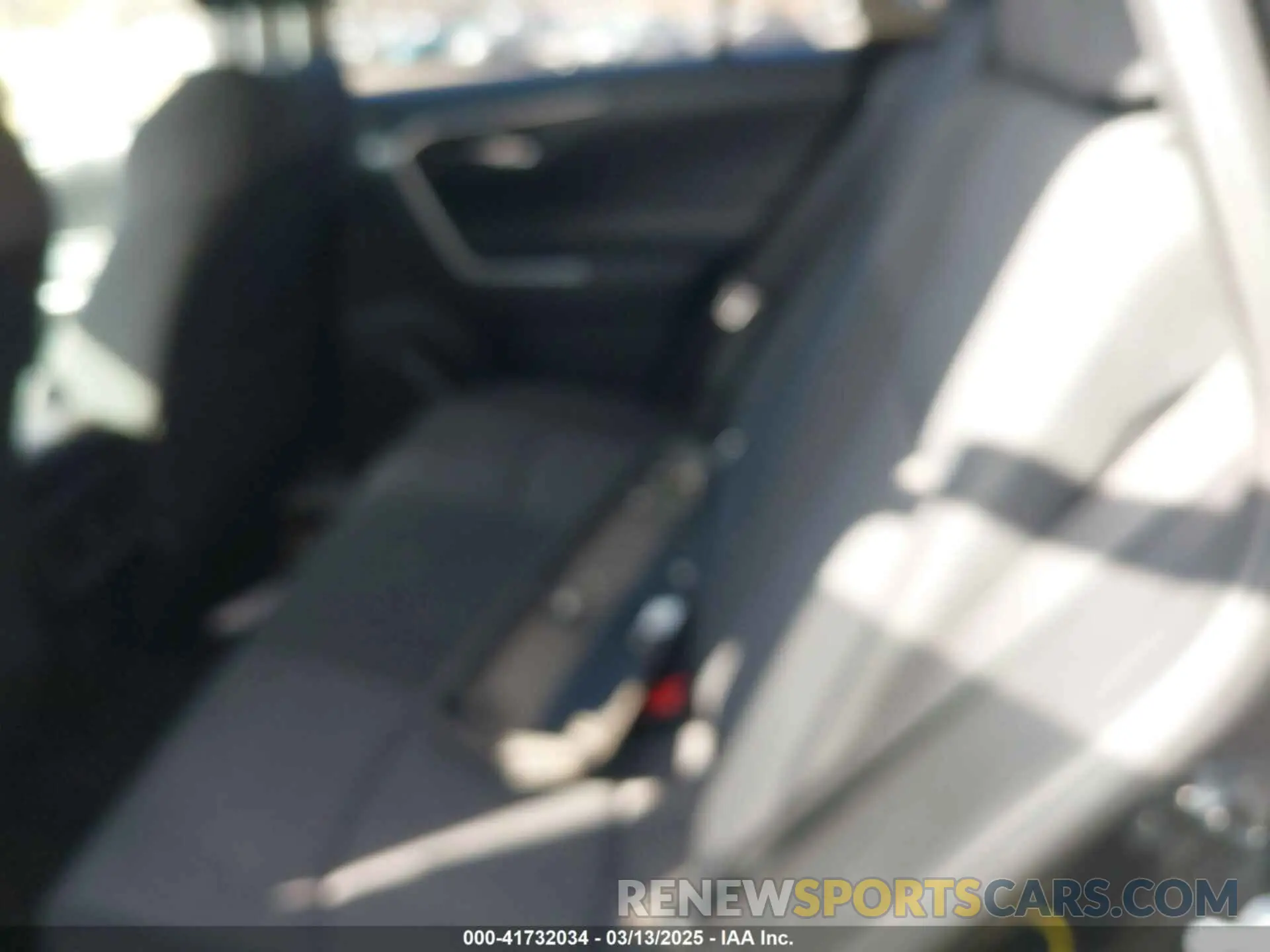 8 Photograph of a damaged car JTMP1RFV5KD009839 TOYOTA RAV4 2019