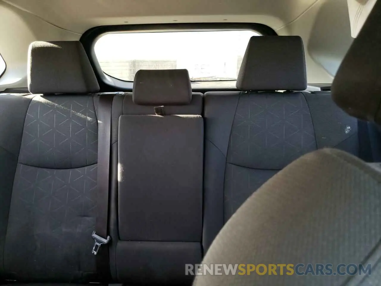 10 Photograph of a damaged car JTMP1RFV5KD021909 TOYOTA RAV4 2019