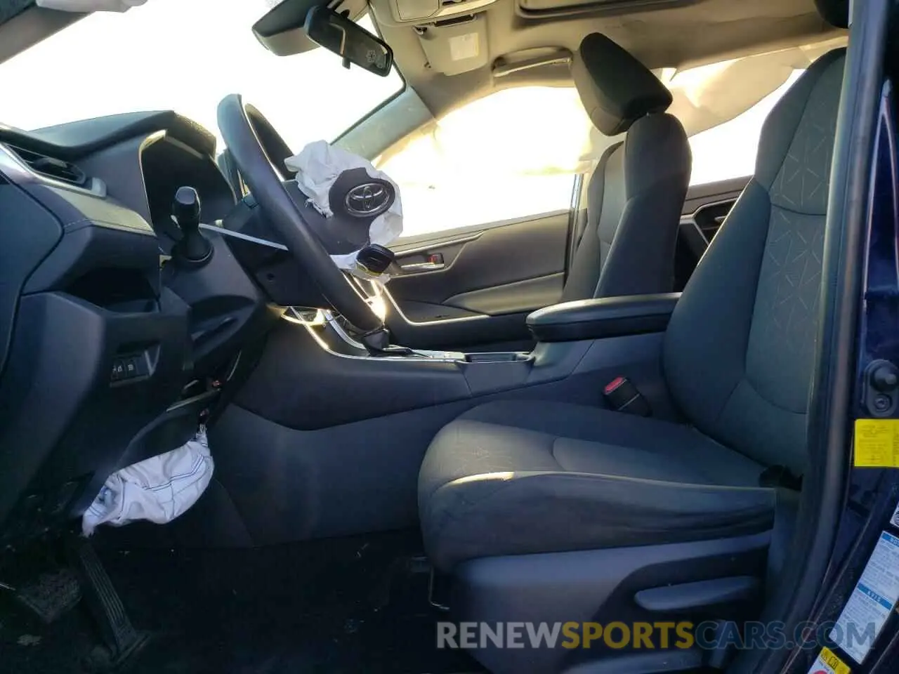 7 Photograph of a damaged car JTMP1RFV5KD021909 TOYOTA RAV4 2019