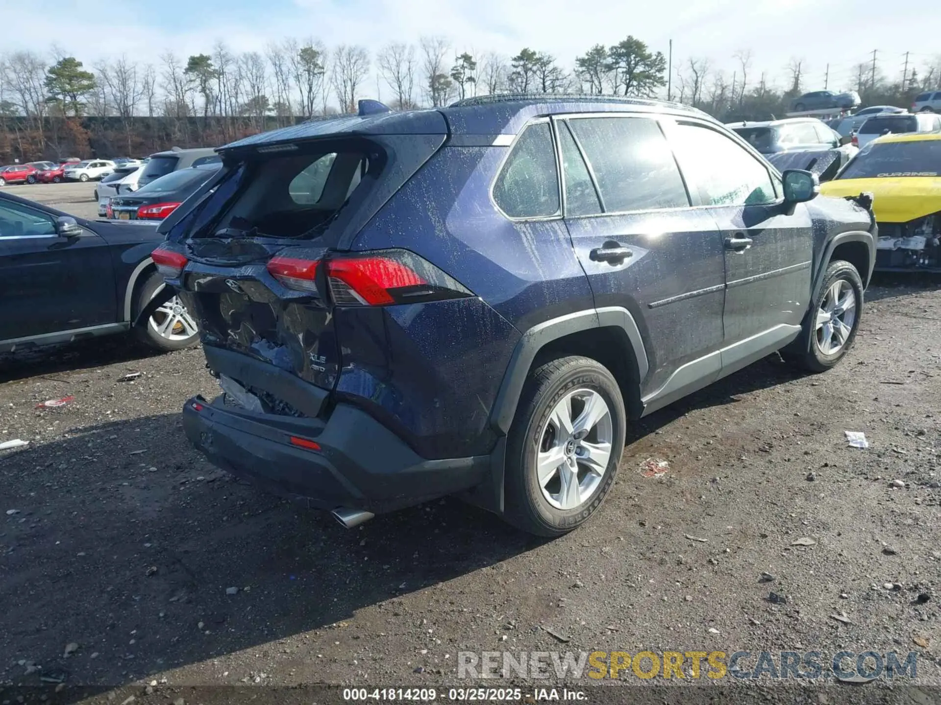 4 Photograph of a damaged car JTMP1RFV5KD023093 TOYOTA RAV4 2019