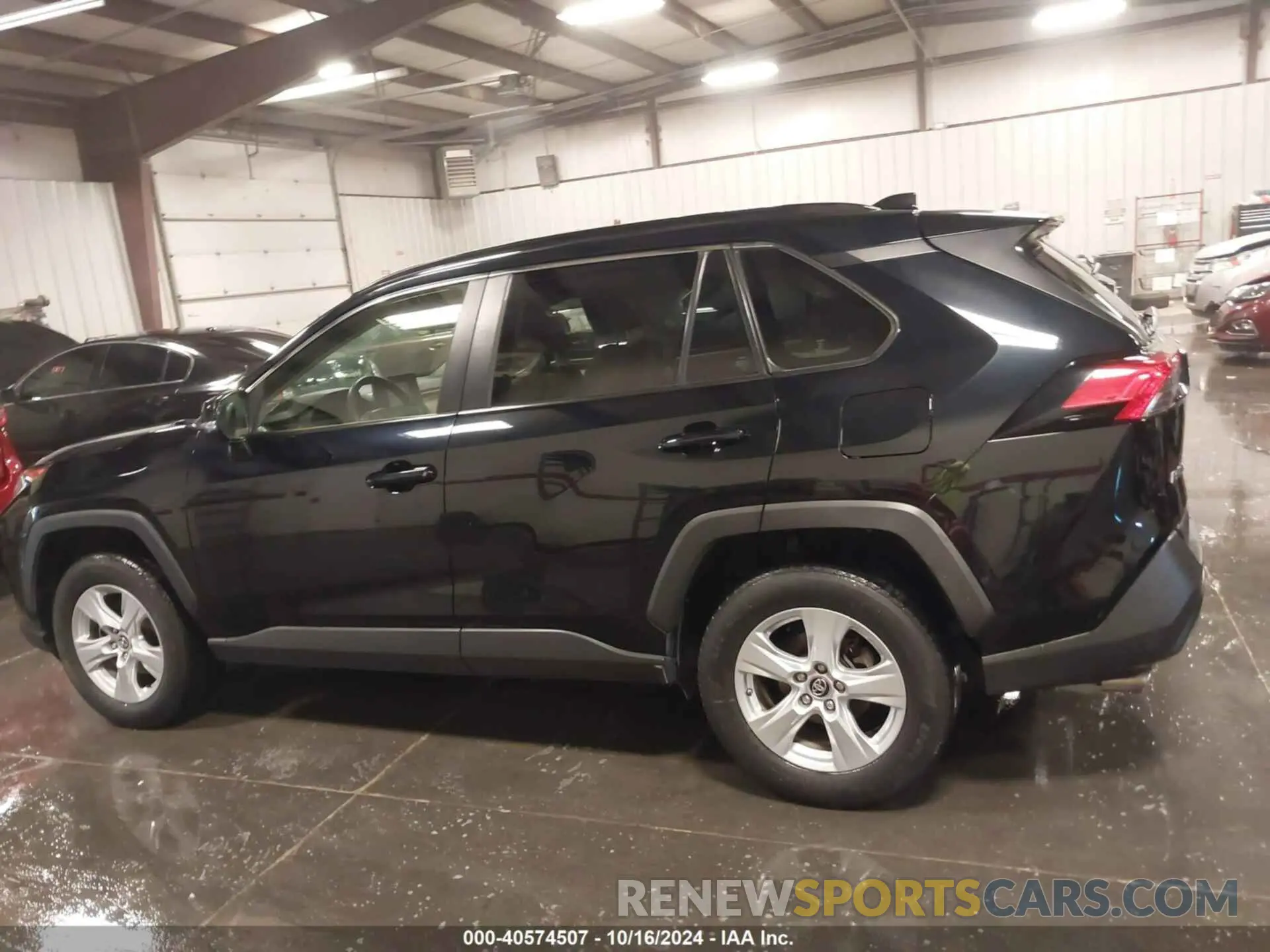 14 Photograph of a damaged car JTMP1RFV5KD028777 TOYOTA RAV4 2019
