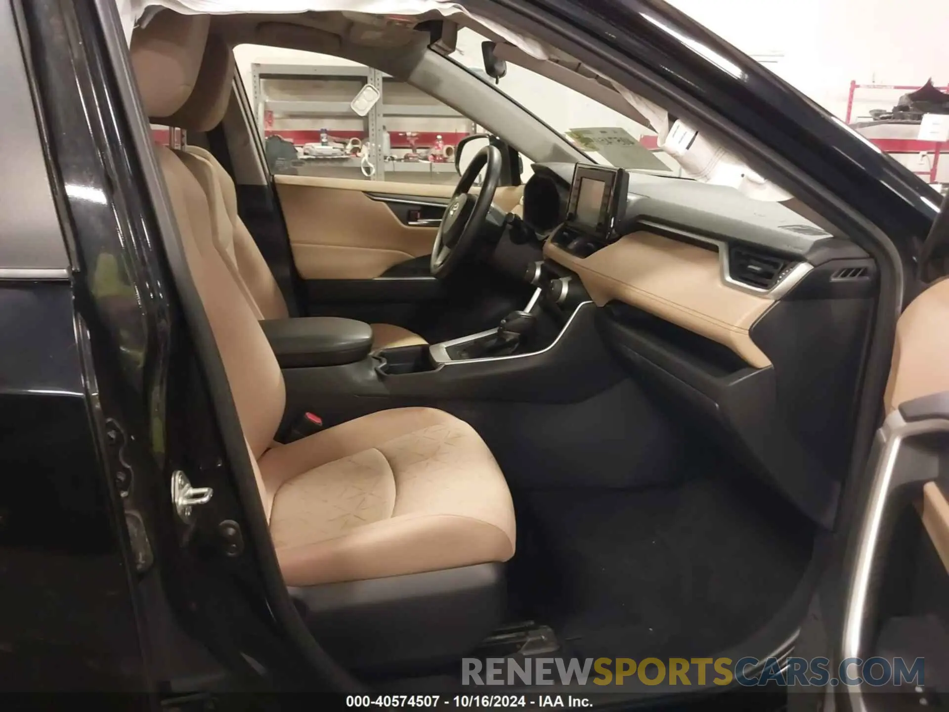 5 Photograph of a damaged car JTMP1RFV5KD028777 TOYOTA RAV4 2019