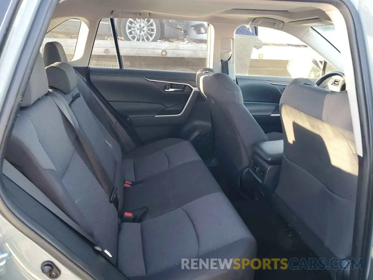 11 Photograph of a damaged car JTMP1RFV5KD029279 TOYOTA RAV4 2019