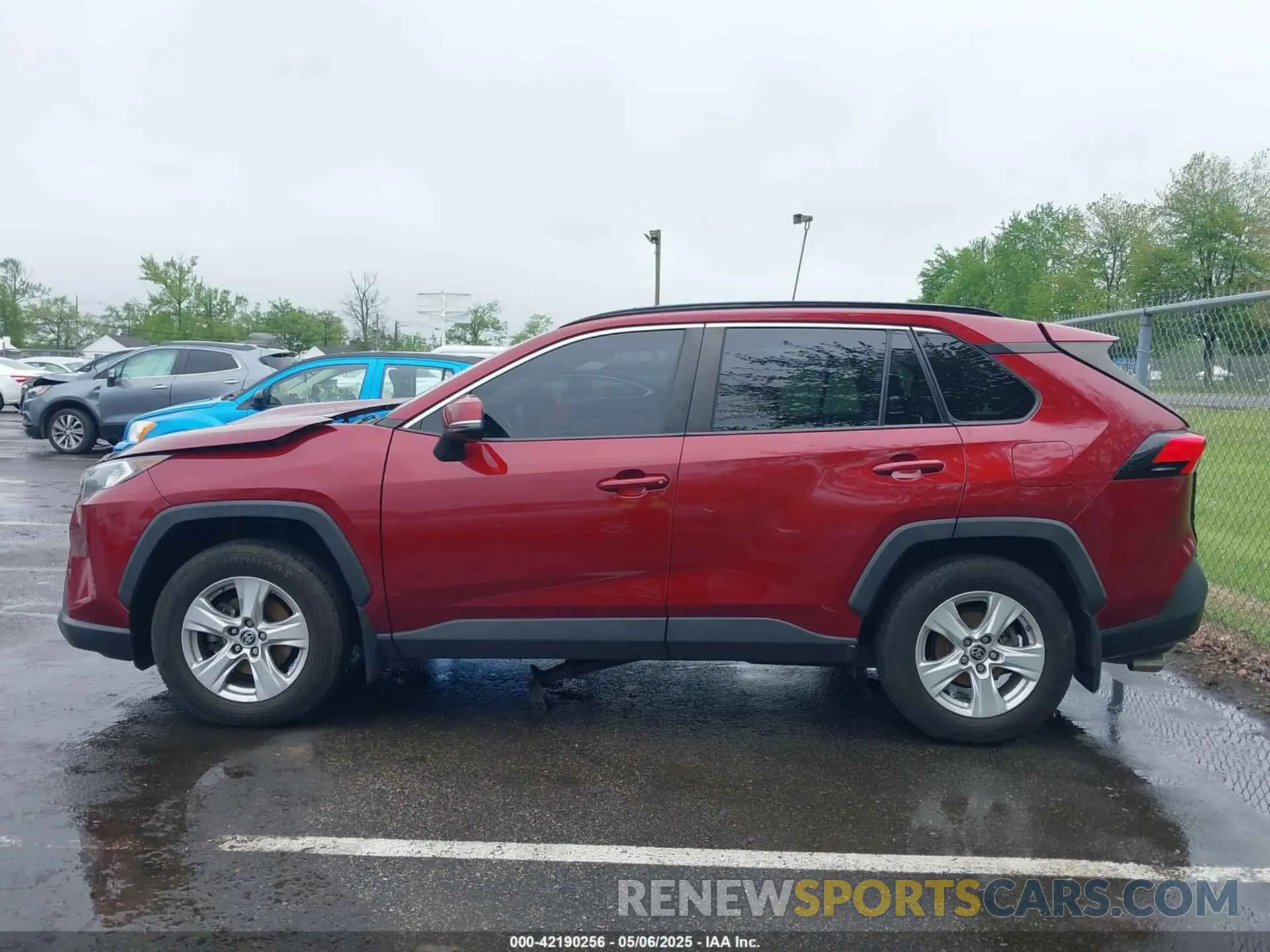 13 Photograph of a damaged car JTMP1RFV5KD042503 TOYOTA RAV4 2019