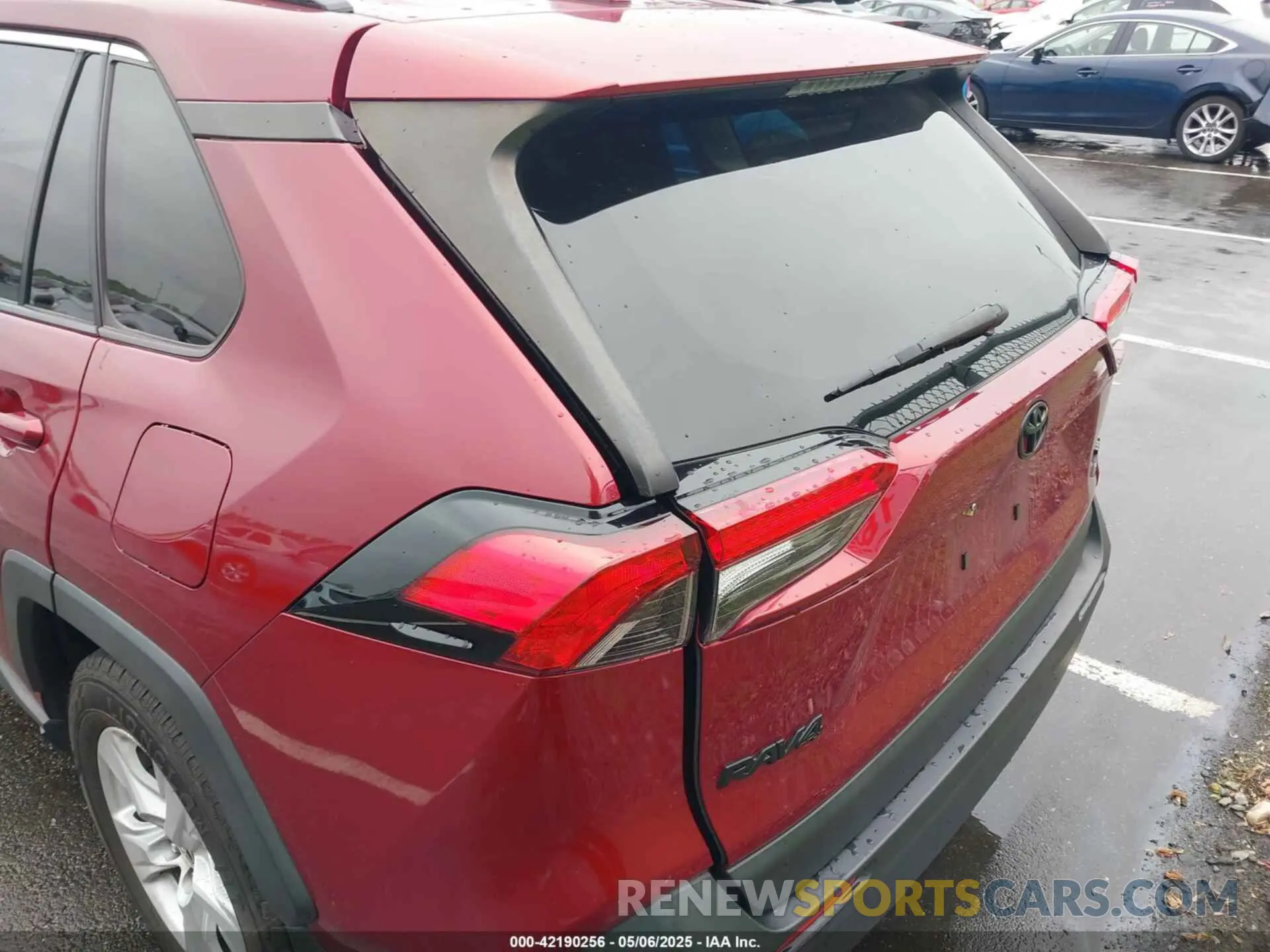 15 Photograph of a damaged car JTMP1RFV5KD042503 TOYOTA RAV4 2019
