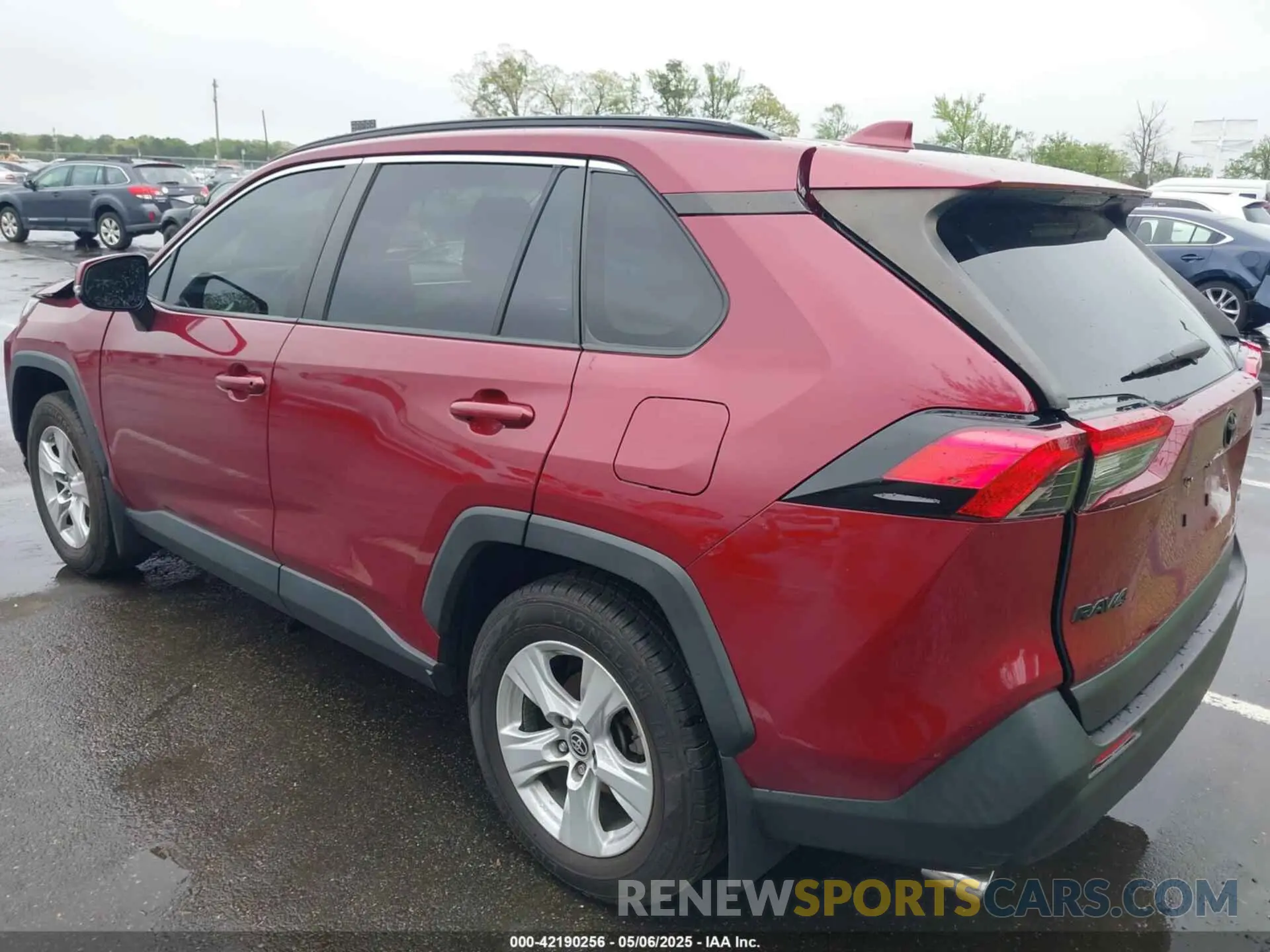 3 Photograph of a damaged car JTMP1RFV5KD042503 TOYOTA RAV4 2019