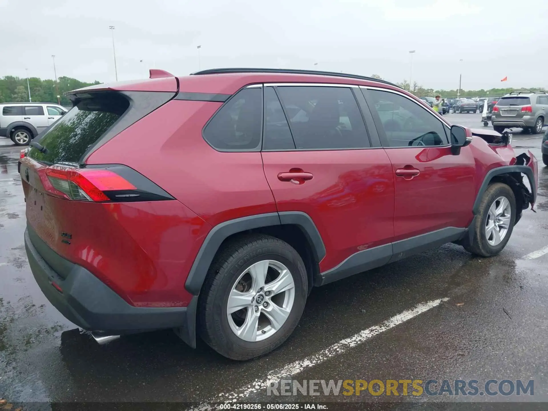 4 Photograph of a damaged car JTMP1RFV5KD042503 TOYOTA RAV4 2019