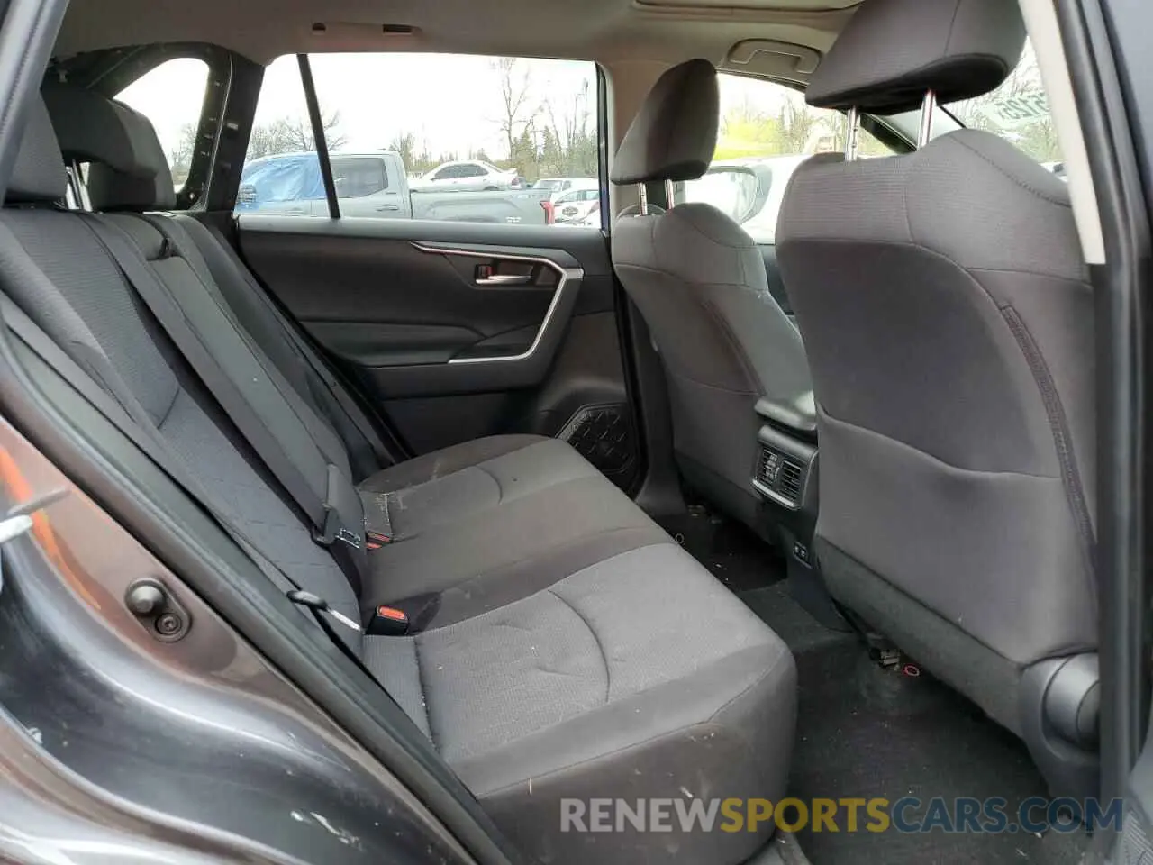 11 Photograph of a damaged car JTMP1RFV5KD045496 TOYOTA RAV4 2019