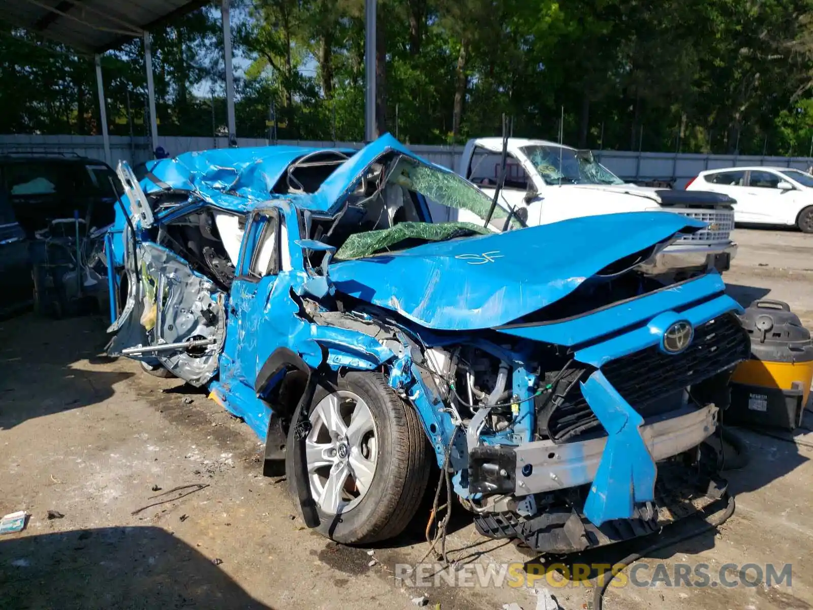 1 Photograph of a damaged car JTMP1RFV5KJ019692 TOYOTA RAV4 2019