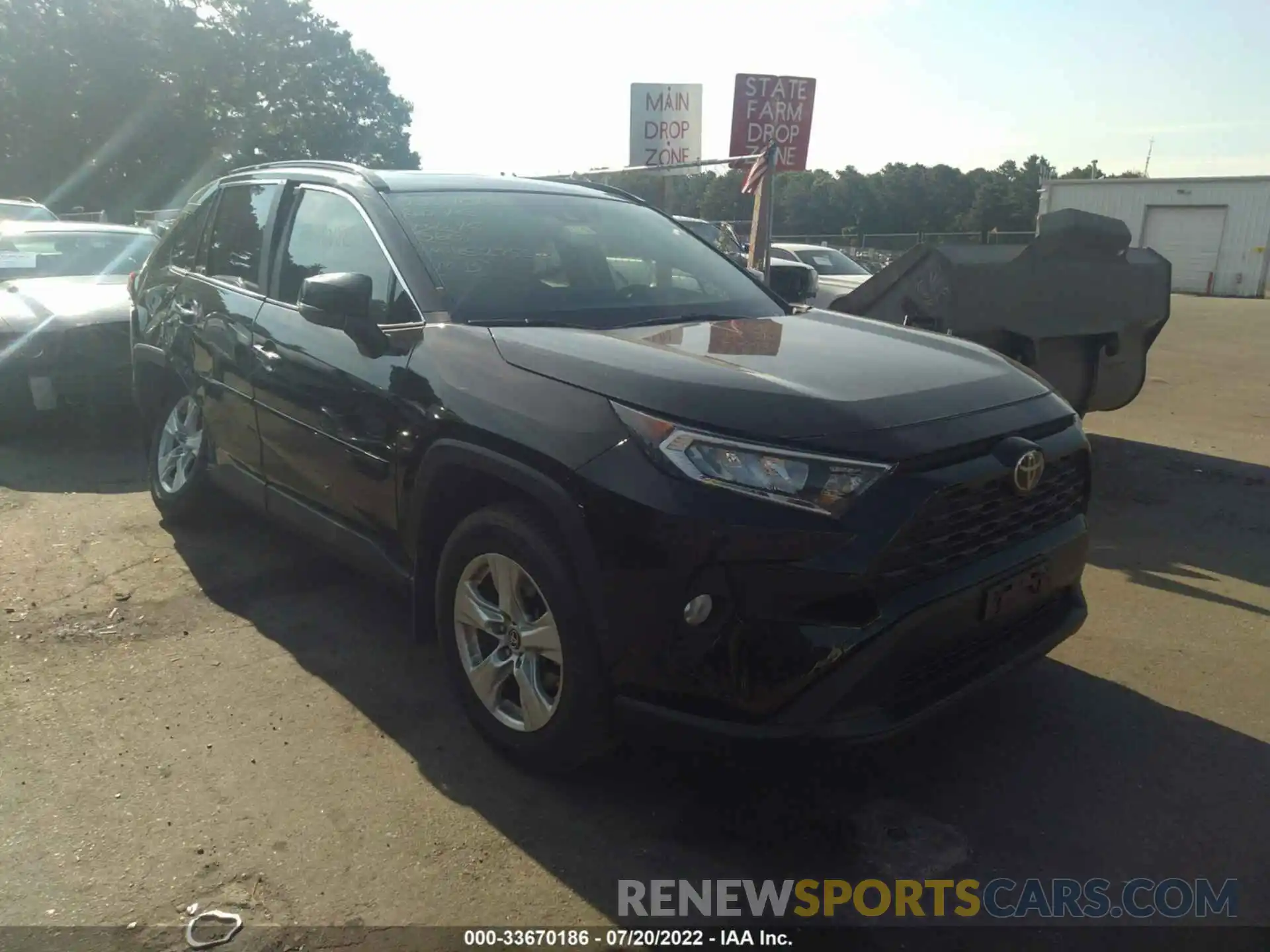 1 Photograph of a damaged car JTMP1RFV6KD002706 TOYOTA RAV4 2019