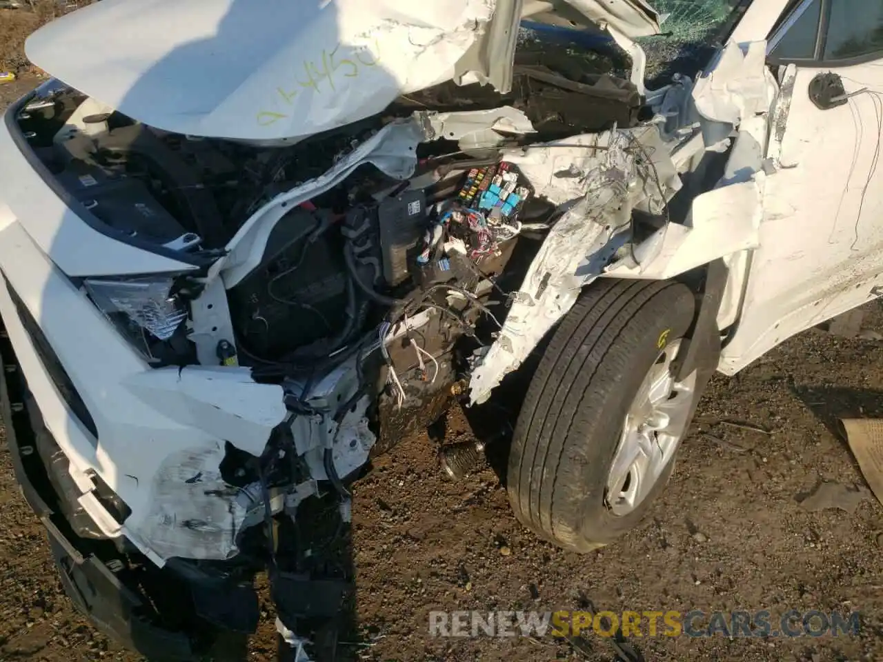 9 Photograph of a damaged car JTMP1RFV6KD013284 TOYOTA RAV4 2019