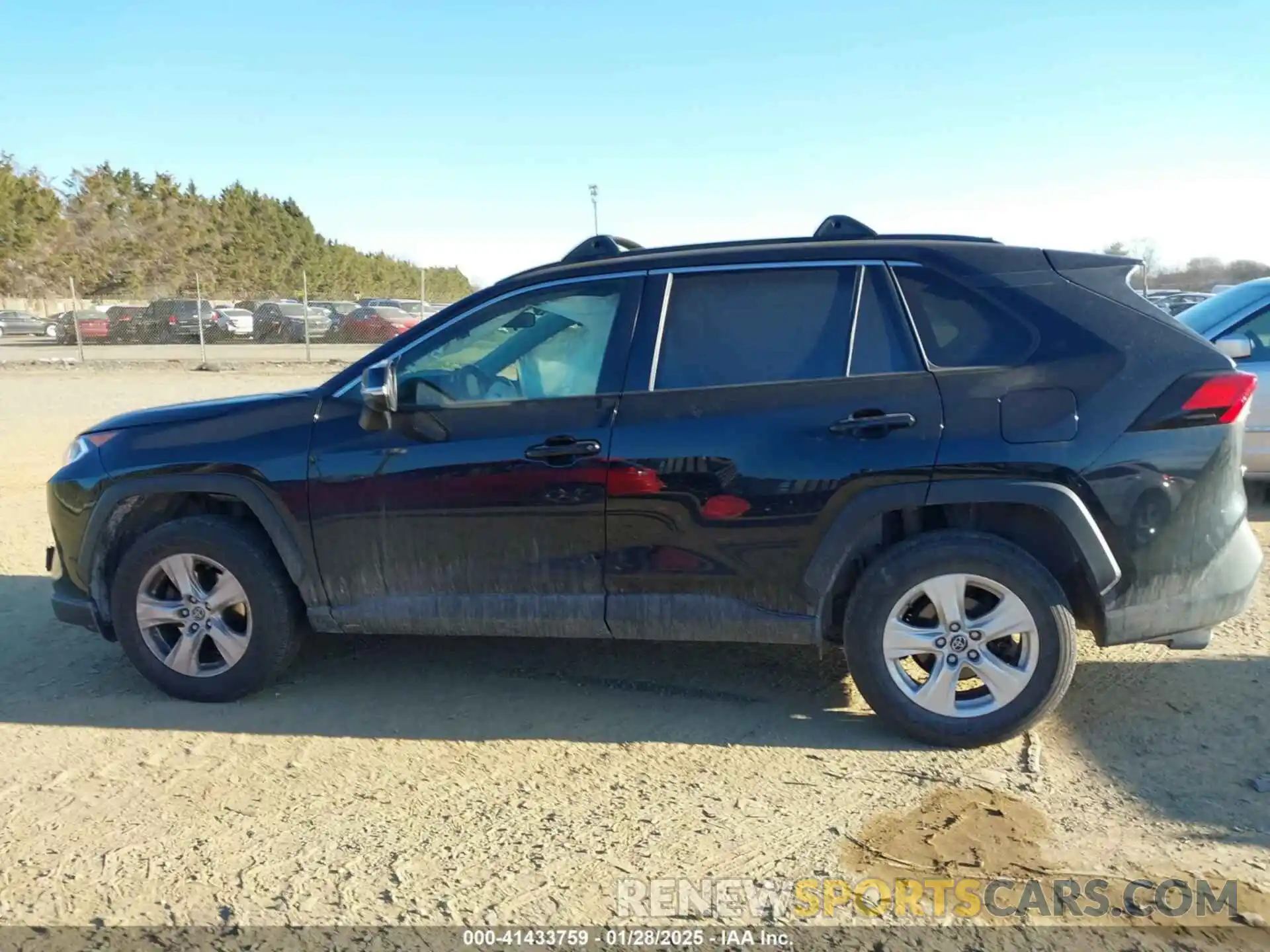 14 Photograph of a damaged car JTMP1RFV6KD033597 TOYOTA RAV4 2019