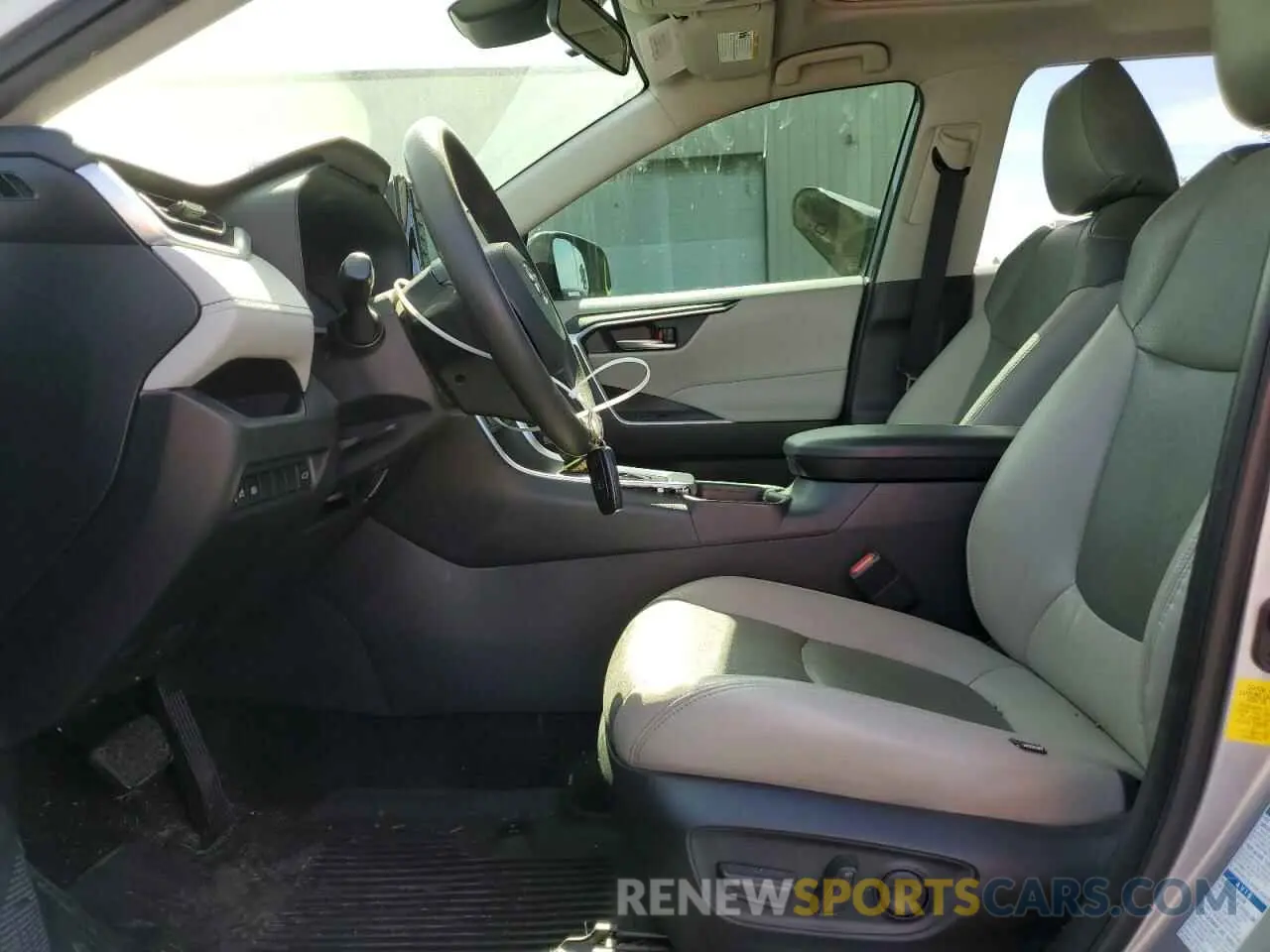 7 Photograph of a damaged car JTMP1RFV6KD046351 TOYOTA RAV4 2019
