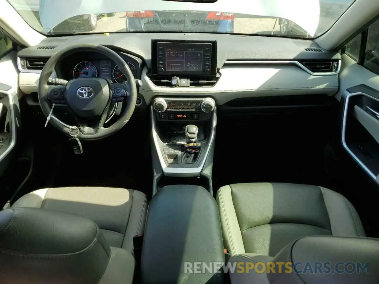 8 Photograph of a damaged car JTMP1RFV6KD046351 TOYOTA RAV4 2019