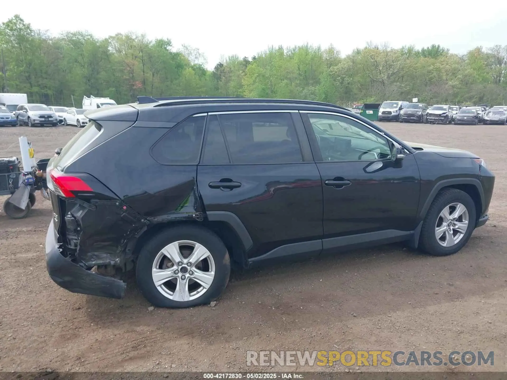 17 Photograph of a damaged car JTMP1RFV6KD500954 TOYOTA RAV4 2019
