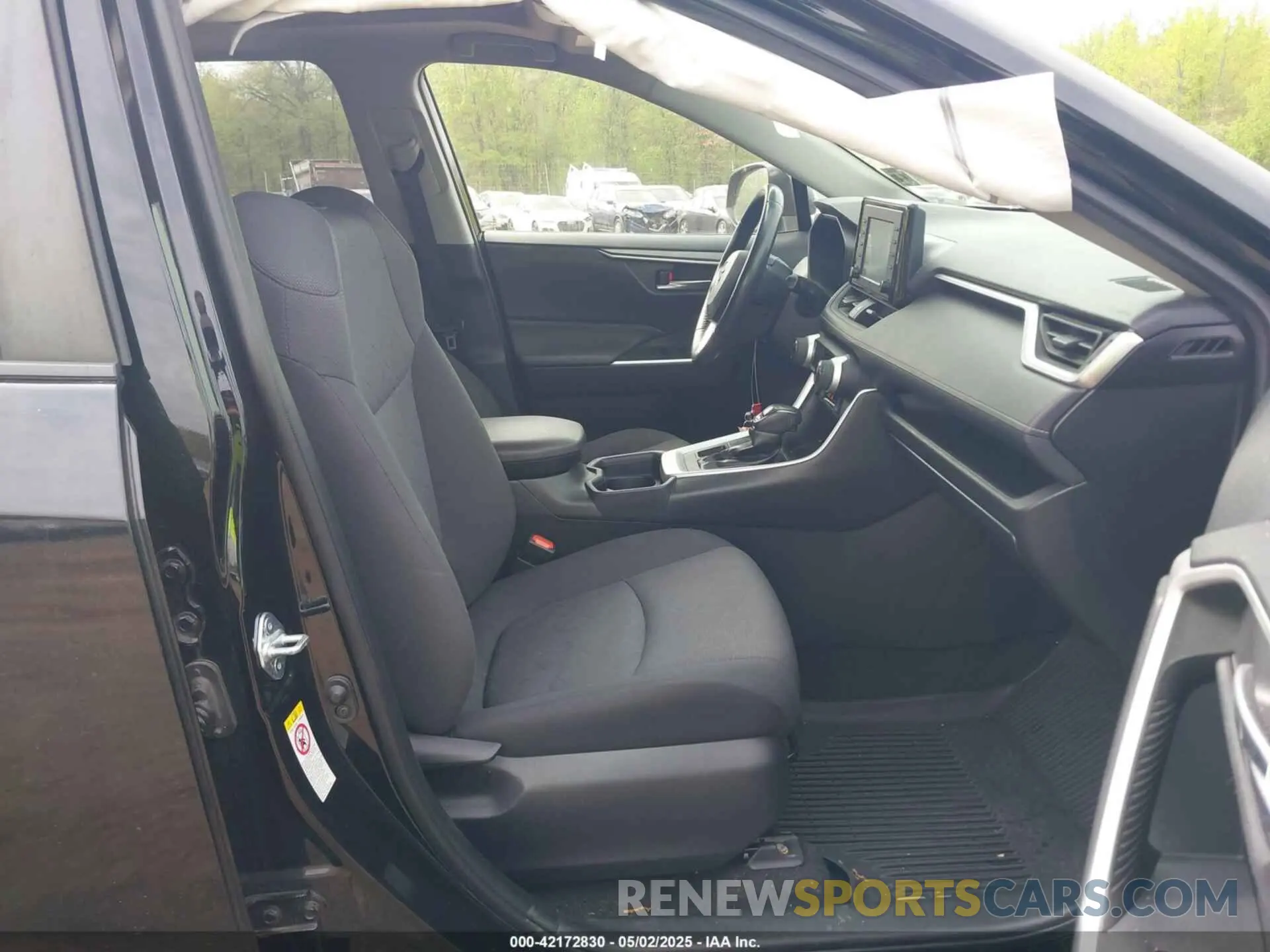 5 Photograph of a damaged car JTMP1RFV6KD500954 TOYOTA RAV4 2019