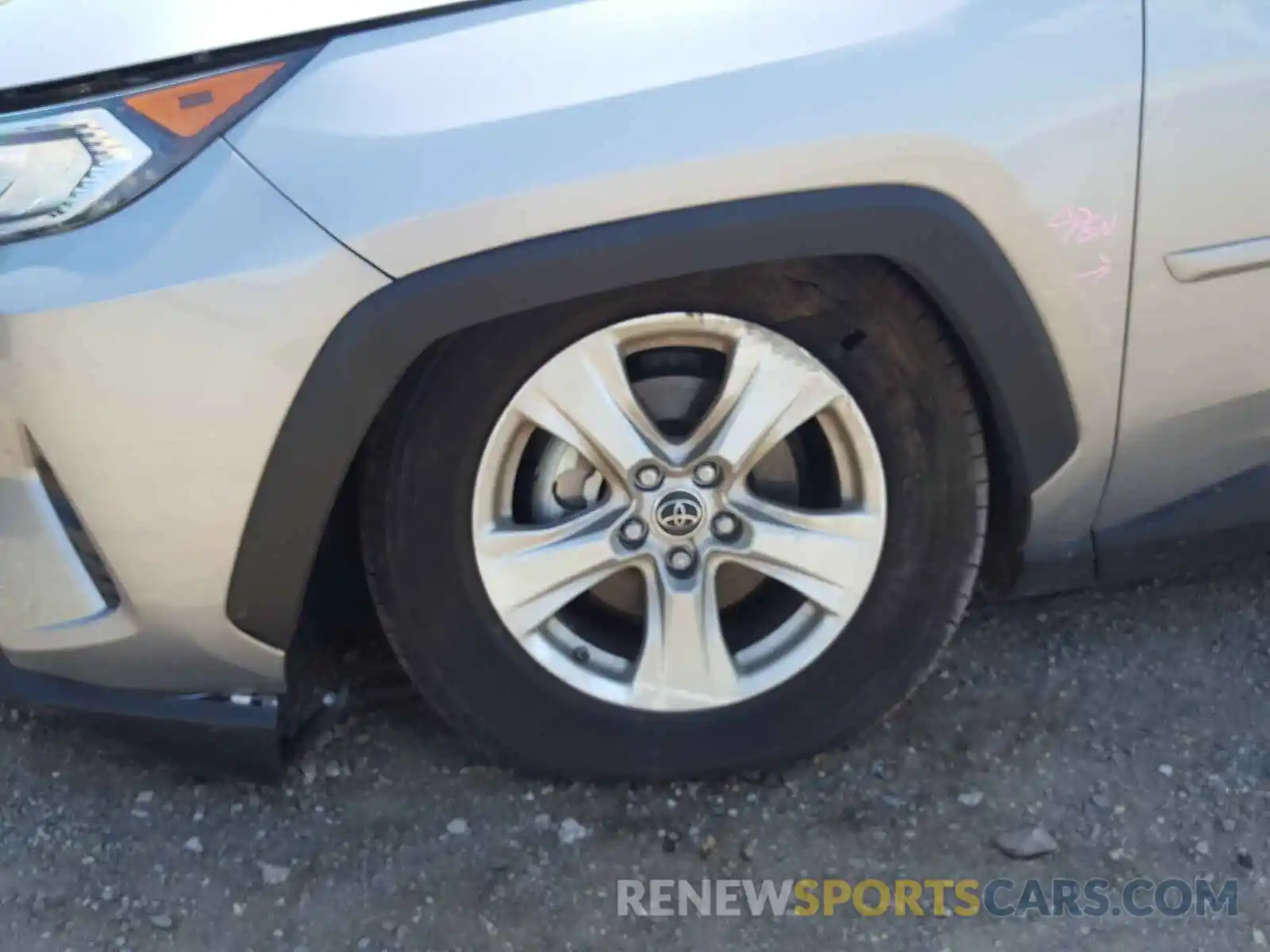 9 Photograph of a damaged car JTMP1RFV6KD516619 TOYOTA RAV4 2019