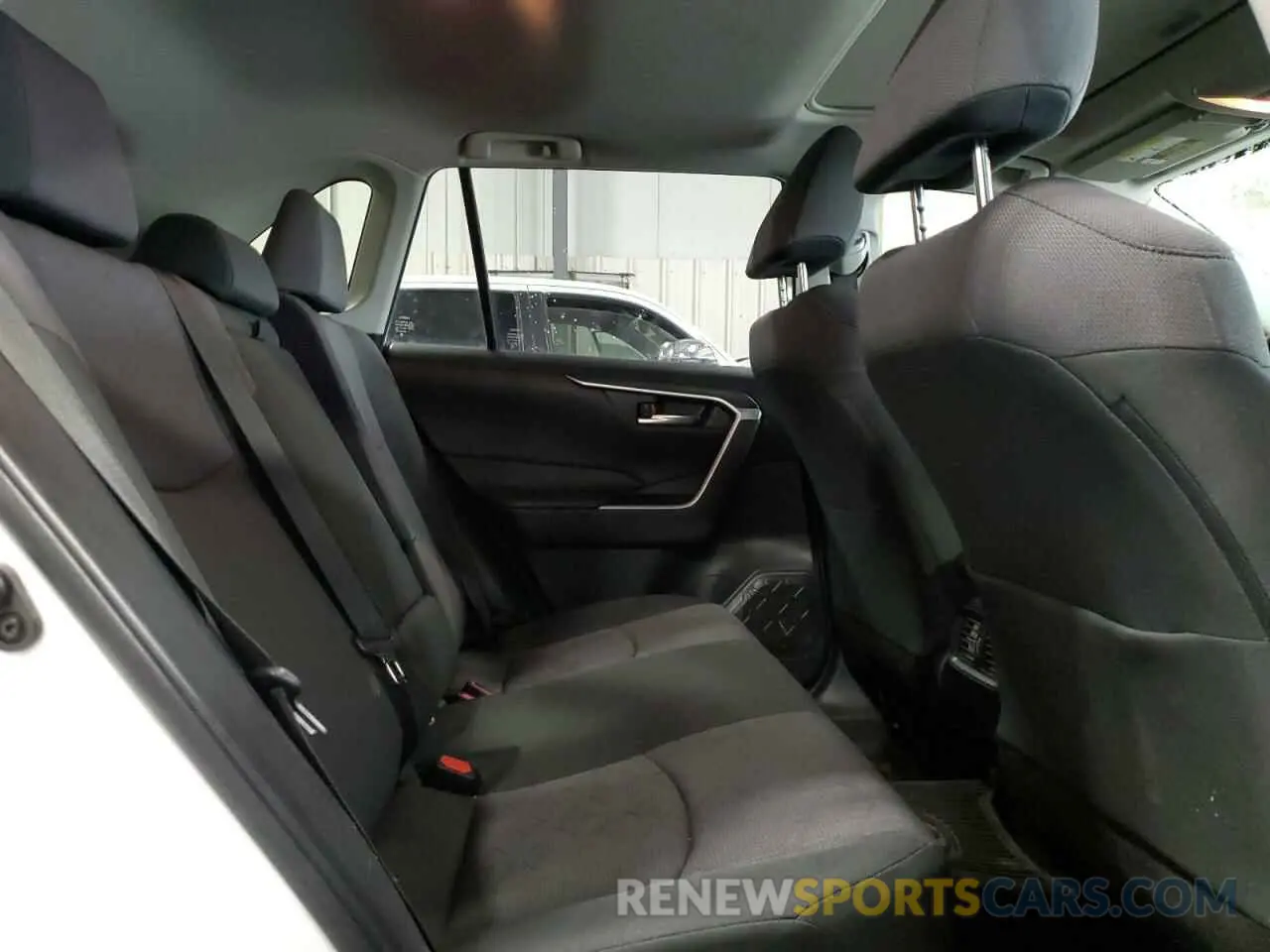 11 Photograph of a damaged car JTMP1RFV6KD518659 TOYOTA RAV4 2019