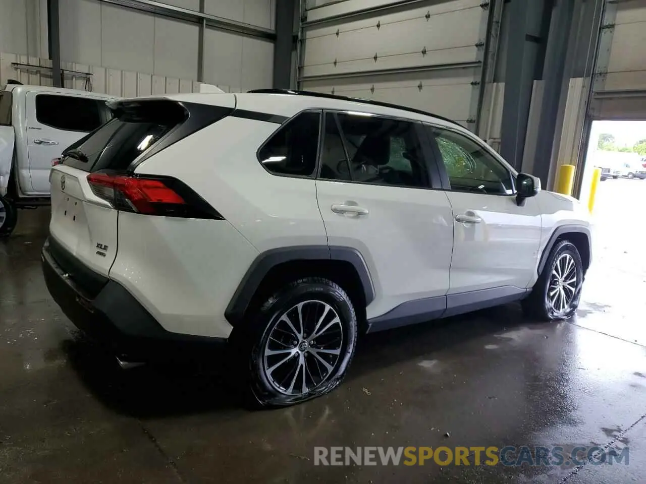 3 Photograph of a damaged car JTMP1RFV6KD518659 TOYOTA RAV4 2019