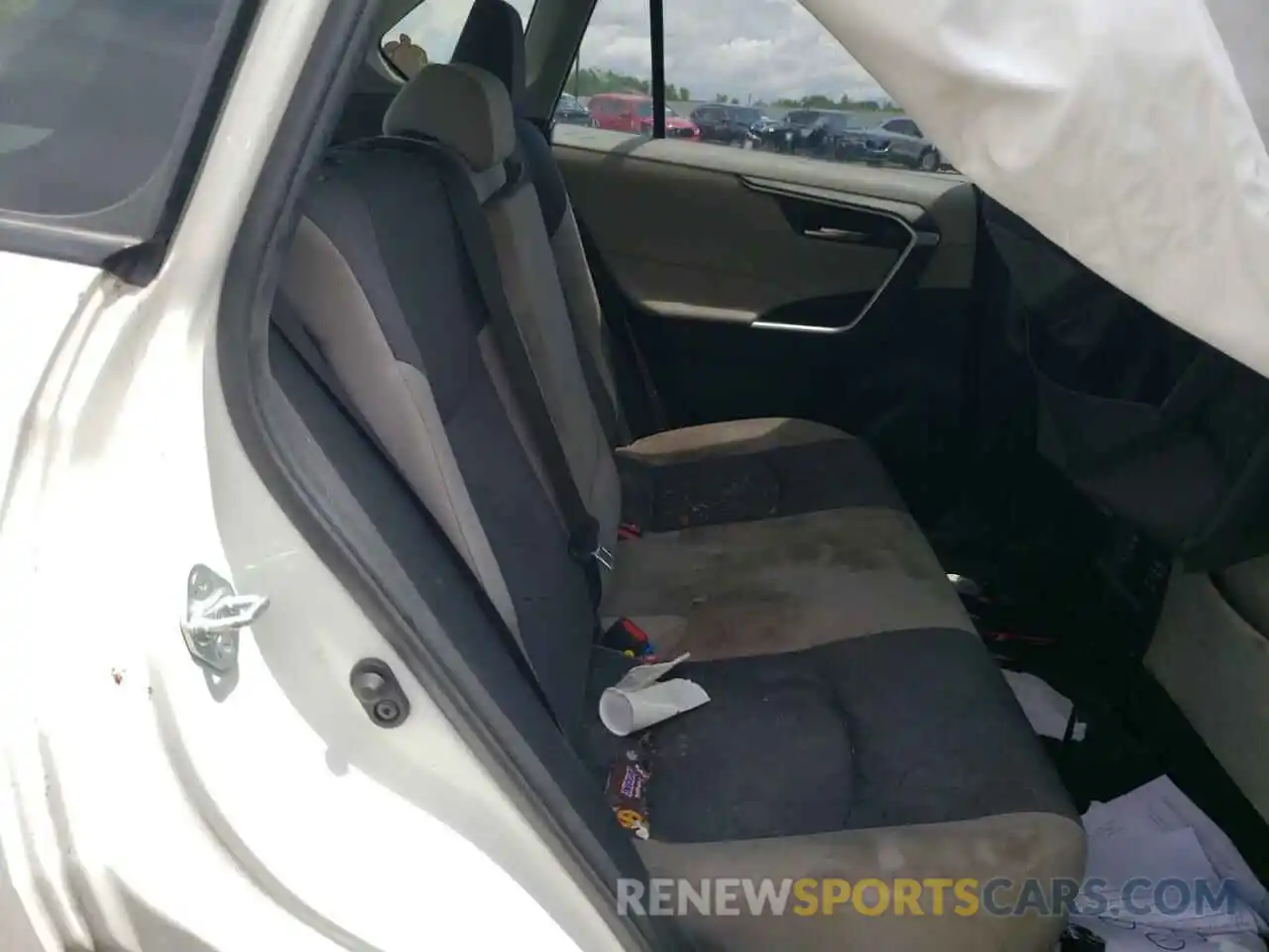 6 Photograph of a damaged car JTMP1RFV6KJ001315 TOYOTA RAV4 2019